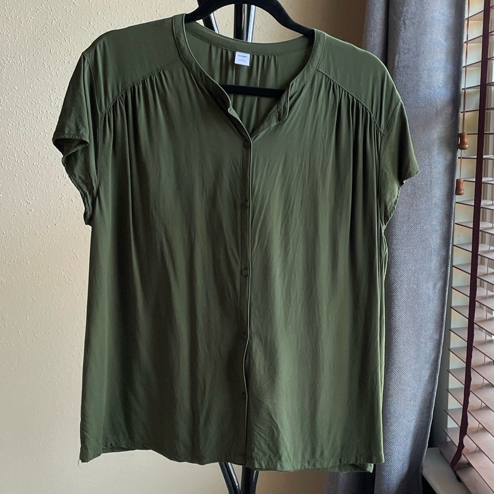 Old Navy top